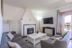 Stunning 5 Bedroom Villa, Sea Views, Private Pool, Estepona, sleeps up to 12