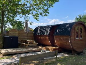 TONNEAU HERBERGEMENT INSOLITE AU CAMPING DES NIERES