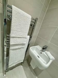 Entire Town House In Liverpool Marina