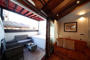 Queen Suite with Spa Bath room in Falegnami Suites