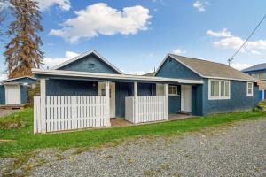 Charming Midtown Bungalow Slumber Village 2