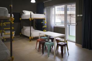Dormitorio Misto con 8 Letti
