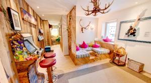 DMG - Funky First Floor Unique Mountain Apartment