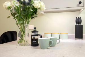 Elliot Oliver - Deluxe Two Bedroom Apartment With Parking & EV Charger