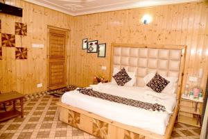Srinagar hotels and houseboats