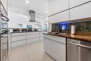 Oceanfront Luxury Penthouse On The Beach 3 Bedroom