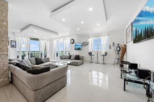 Oceanfront Luxury Penthouse On The Beach 3 Bedroom