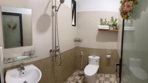 Phòng Giường Đôi Có Phòng Tắm Riêng (Double Room with Private Bathroom)