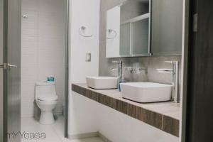 Spectacular House w Pool & Amazing Location