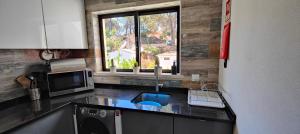 The Swallows rest beach house - Meia Praia