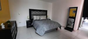 Spectacular House w Pool & Amazing Location