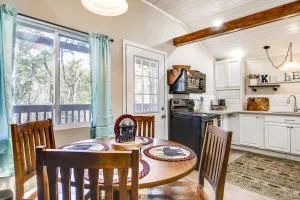 Cozy Cottage with Pool Btwn Knoxville and Pigeon Forge - Corryton