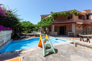 Villa Erika with private pool and garden - Happy Rentals