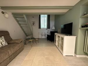 Flowers, a cozy suite in Milan