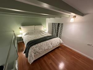 Flowers, a cozy suite in Milan