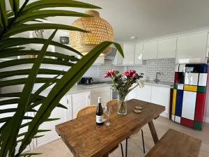 Aggie Beach Apartment - Unrivalled Beach Views