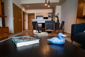 12173 Brand new lux Signature Condo US Consulate