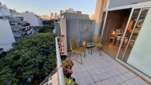 Very bright apartment queen bed + terrace Palermo