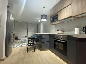 Depto. Pucón, terraza, piscina y estacionamiento