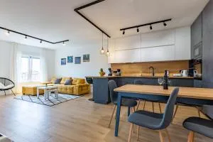 AG apartment with balcony and garage - رازاناك