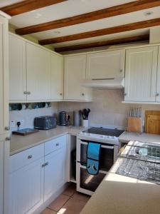 Sandpiper Cottage: cosy home near the beach