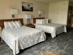 Deluxe Queen Room with Two Queen Beds room in Great Northern Motel
