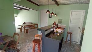 Casa 5 quartos a 600m Praia e próximo Beto Carrero