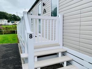 Modern two bedroom caravan with sofabed Sleeps 6