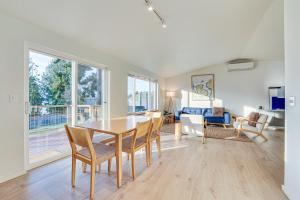 Port Townsend Escape with Deck, Bay and Mountain Views