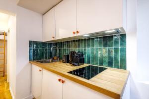 Joyful tiny house seaside