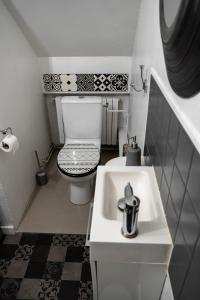 Maisons de vacances Givernel : Appartement 2 Chambres 60 m²