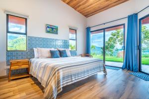 Villa Roca Ocean to Mountain Views - by Pura Villas