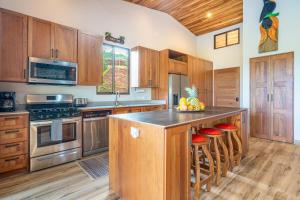 Villa Roca Ocean to Mountain Views - by Pura Villas