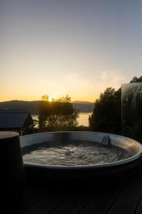 Woodland Bay Retreat-Hot tub,Sauna and Bayview Retreat