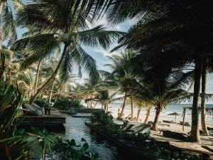 图伦诺玛德酒店 - 蓬·艾伦