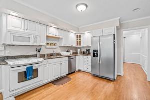 Beautiful Home Walking Distance to Elon University