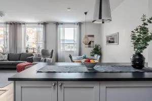 Guestly Homes - 3BR City Charm - Långträsk