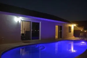 Spacious 4 bedrooms, 2 bathroom house with pool - 米拉玛