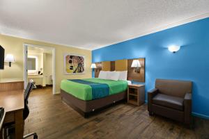 Standard King Room - Non-Smoking  room in SureStay Hotel by Best Western Clermont Theme Park West