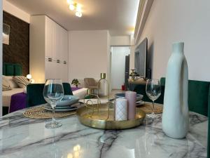 DEKO Apartments & Studios Near Palas Mall