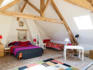 Maison de Charme en Sologne avec Étang Privé, Grand Parc et Cheminée - FR-1-586-37