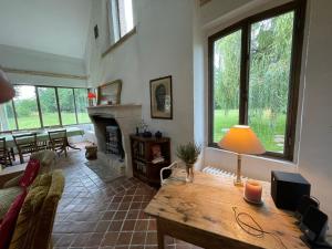 Maison de Charme en Sologne avec Étang Privé, Grand Parc et Cheminée - FR-1-586-37