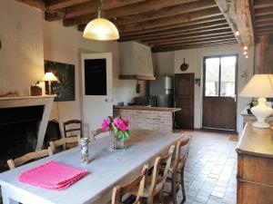 Maison de Charme en Sologne avec Étang Privé, Grand Parc et Cheminée - FR-1-586-37