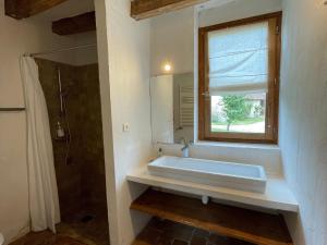 Maison de Charme en Sologne avec Étang Privé, Grand Parc et Cheminée - FR-1-586-37