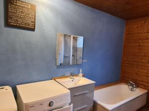 Maisons de vacances Chalet Confortable a La Bresse, Proche Ski, Wifi, Animaux Acceptes - FR-1-589-130 : photos des chambres