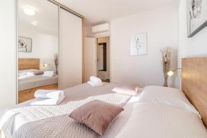 Apartments with WiFi Split - 22132