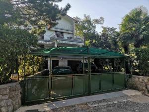 Apartments by the sea Njivice, Krk - 21868