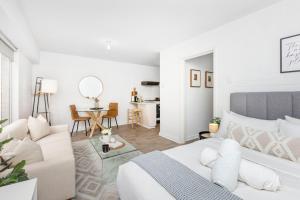 Urban Chic Studio by the Strip