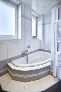 Maisons de vacances Maison 140m2 au calme - Beau jardin - a 15mn a pied du Centre-ville de COLMAR : photos des chambres