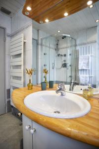 Maisons de vacances Maison 140m2 au calme - Beau jardin - a 15mn a pied du Centre-ville de COLMAR : photos des chambres